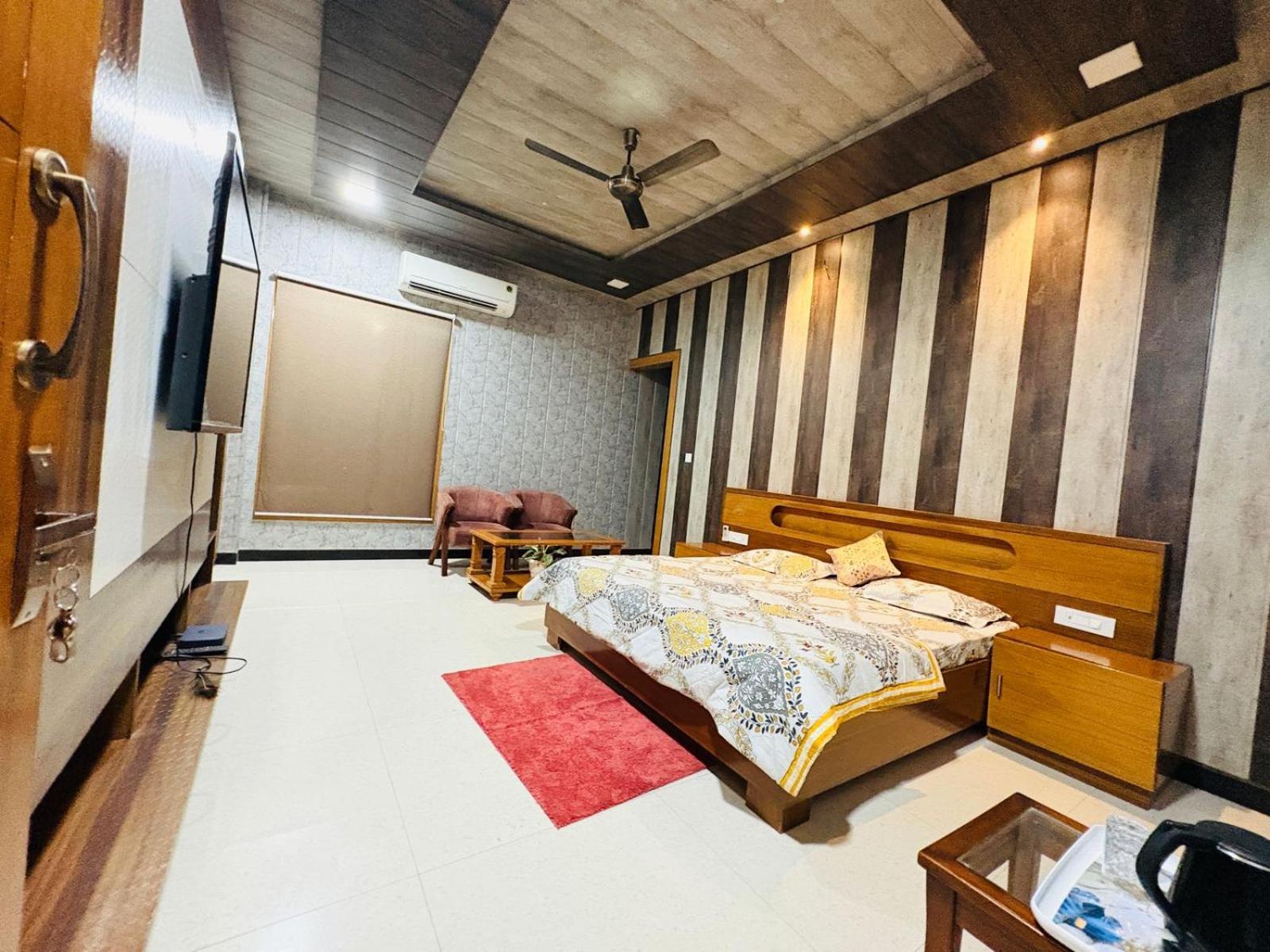 Shreshth Home Stay - Best Family Accommodation - 3Km From Har Ki Pauri, Haridwar, Uttarakhand Bagian luar foto